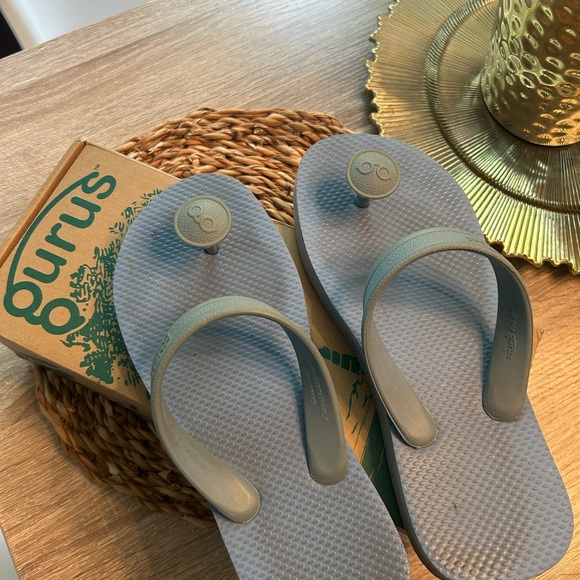 Gurus Flip Flops - Picture 1 of 6